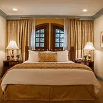 Best Western Plus Sunset Plaza Hotel