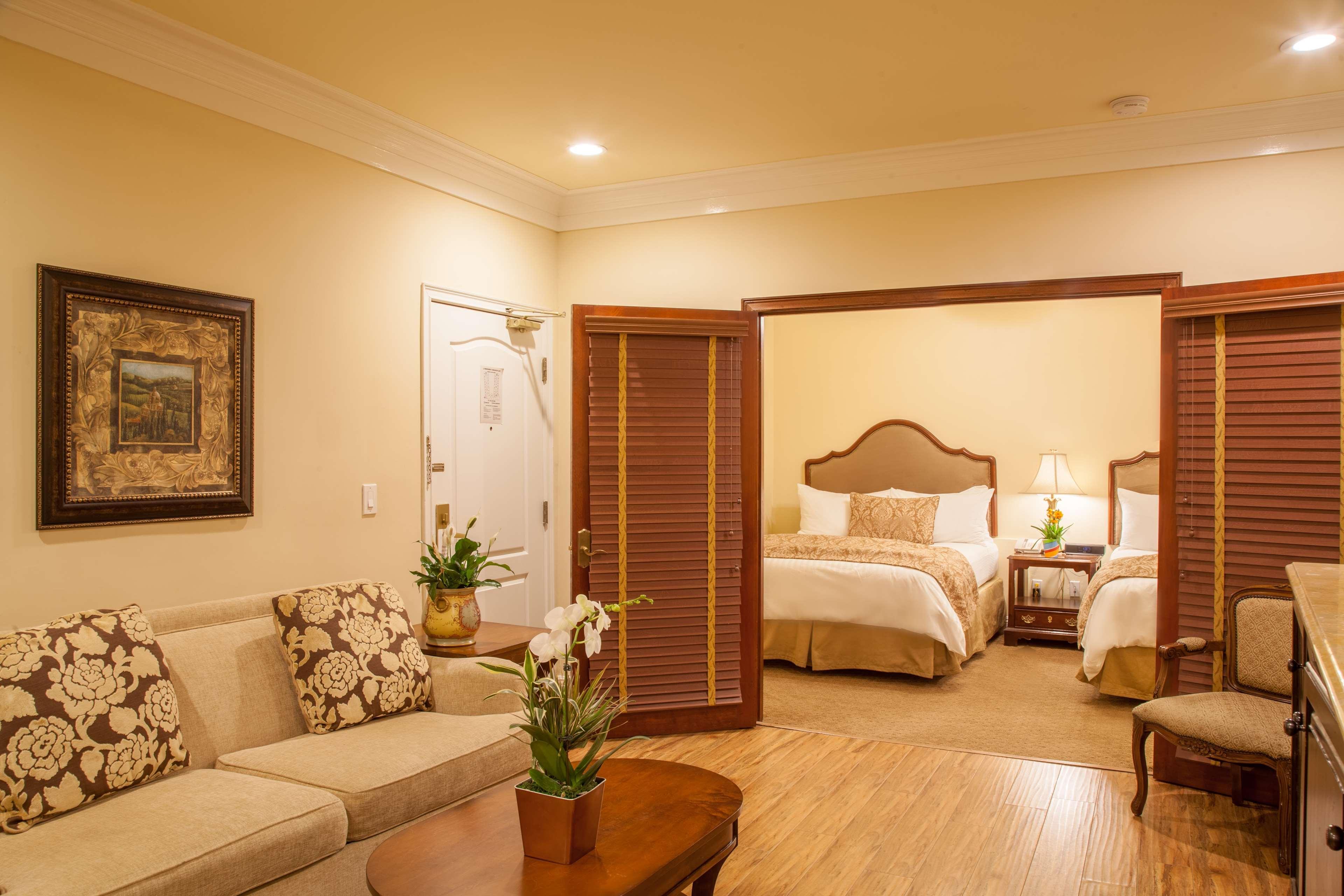 Western Sunset Plaza Hotel 4*