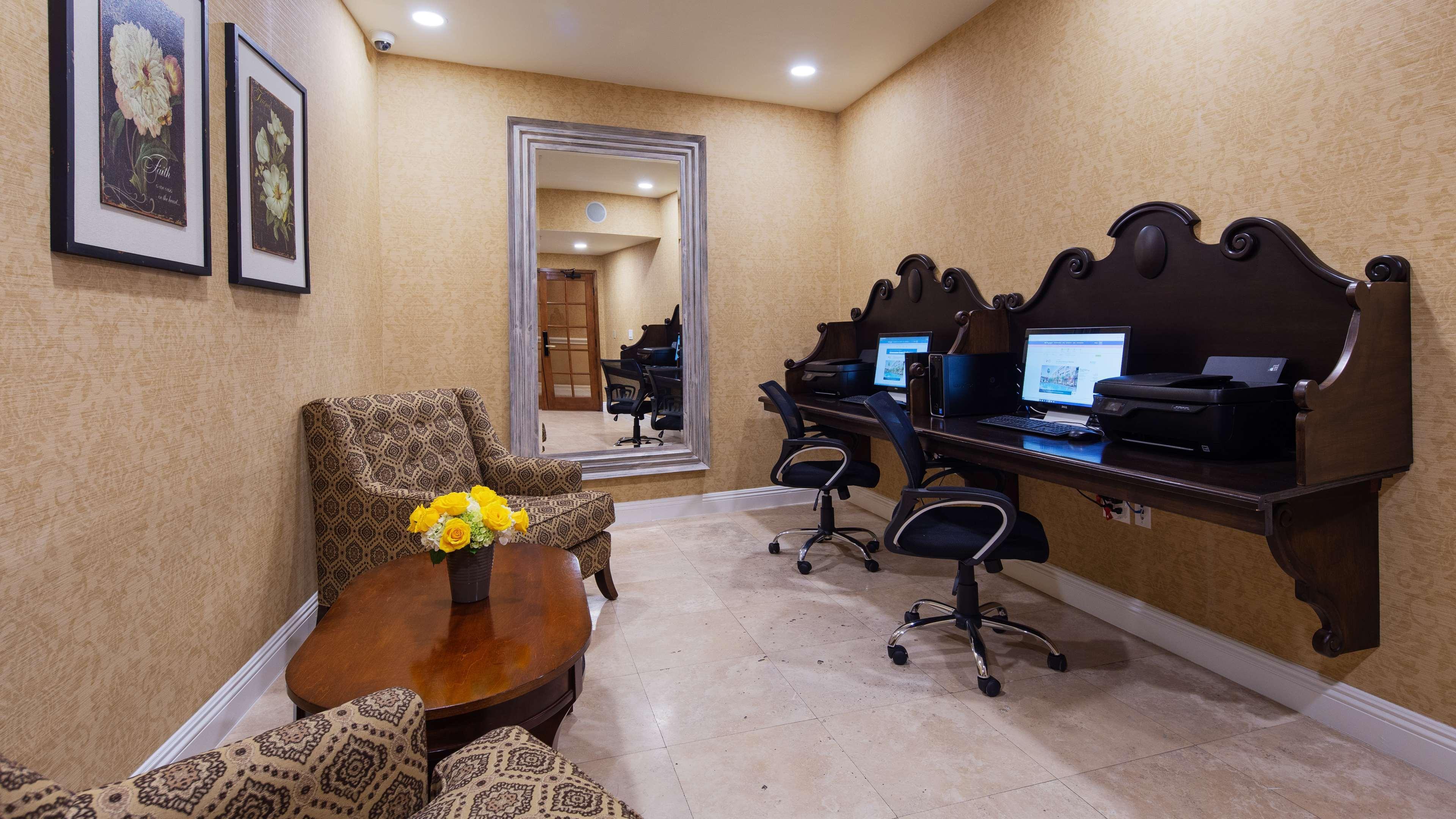 Western Sunset Plaza Hotel 4*