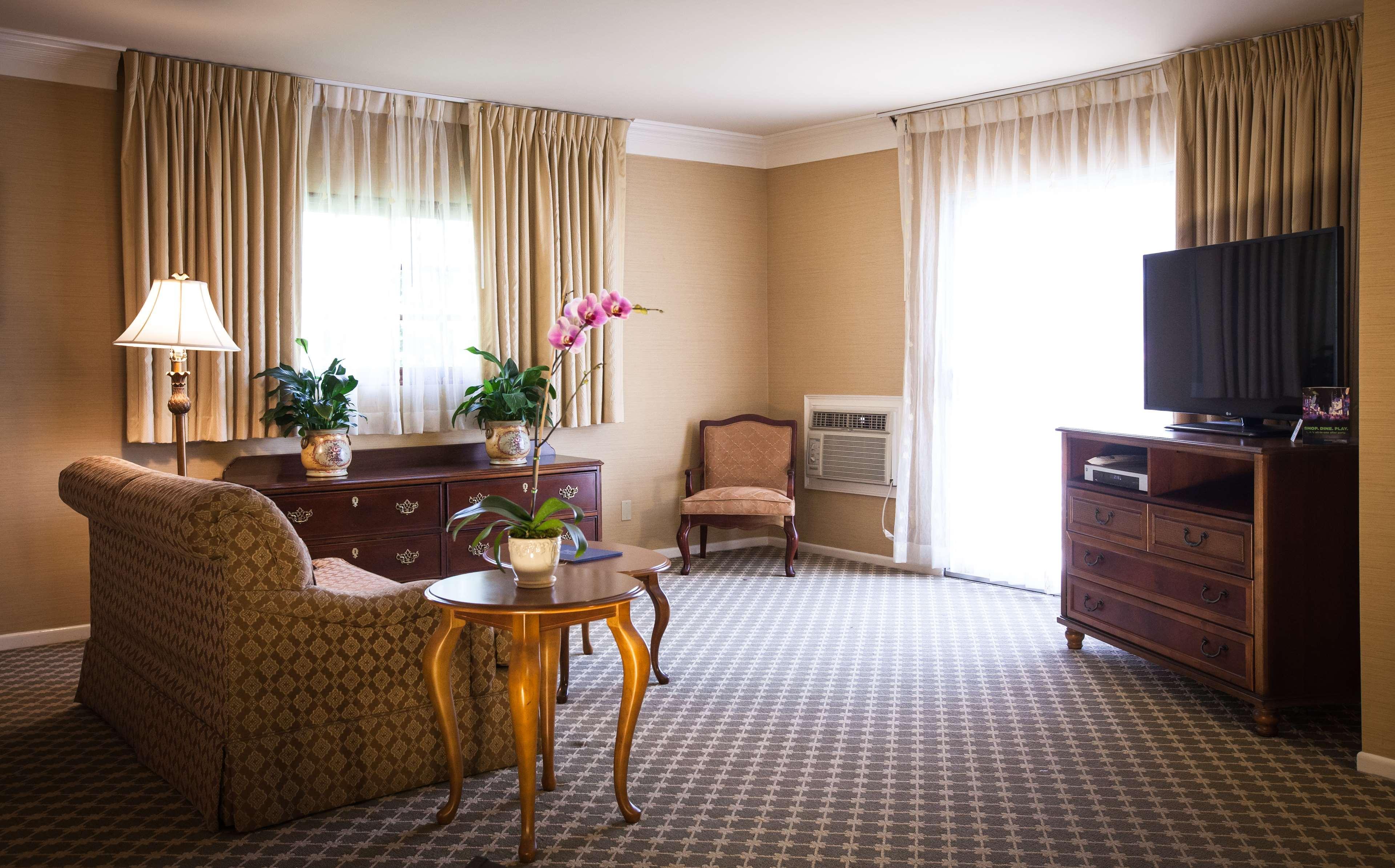 Western Sunset Plaza Hotel