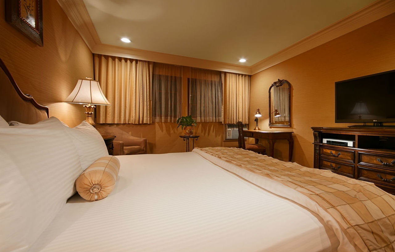 Western Sunset Plaza Hotel 4*